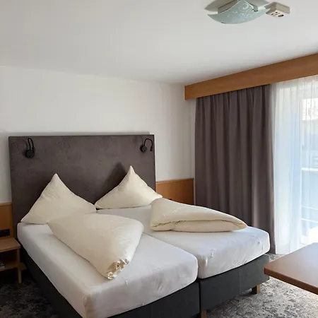 Garni Ehrenreich Bed and Breakfast 3*